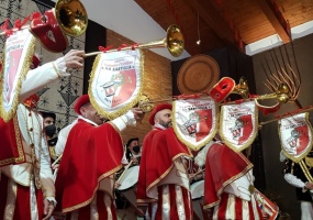 I tamburini accompagnano la vestizione di Francesco Loi