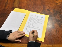 la firma del protocollo d'intesa tra il comune e i sindacati cgil cisl uil 