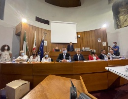 la giunta comunale durante la seduta di insediamento del consiglio