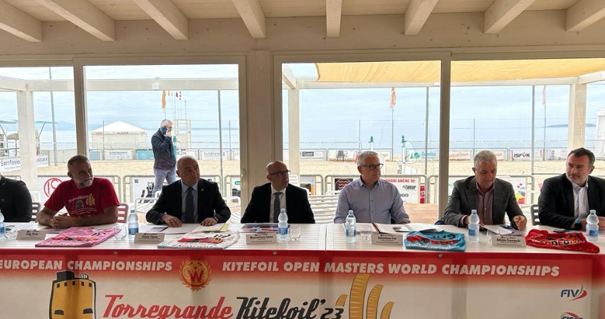 la conferenza stampa di presentazione del campionato mondiale masters di kitefoil e del campionato europeo giovanile formula kite
